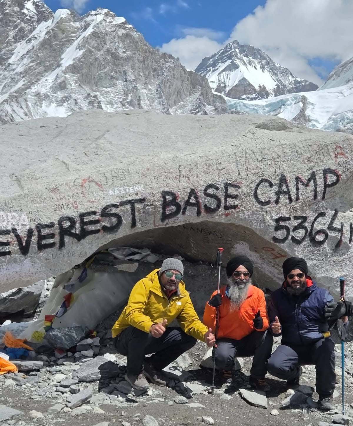 ਪੰਜਾਬ ਦੇ ਉੱਘੇ ਕਾਰੋਬਾਰੀ ਨੇ ਸਭ ਤੋਂ ਉੱਚੀ ਚੋਟੀ ਮਾਊਂਟ ਐਵਰੈਸਟ ਕੀਤੀ ਫਤਿਹ, ਬੇਸ ਕੈਂਪ ''ਚ ਲਹਿਰਾਇਆ ਝੰਡਾ